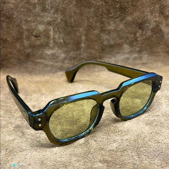 City Girl Vintage Style Green Transparent Frame Sunglasses - Picture 2 of 9